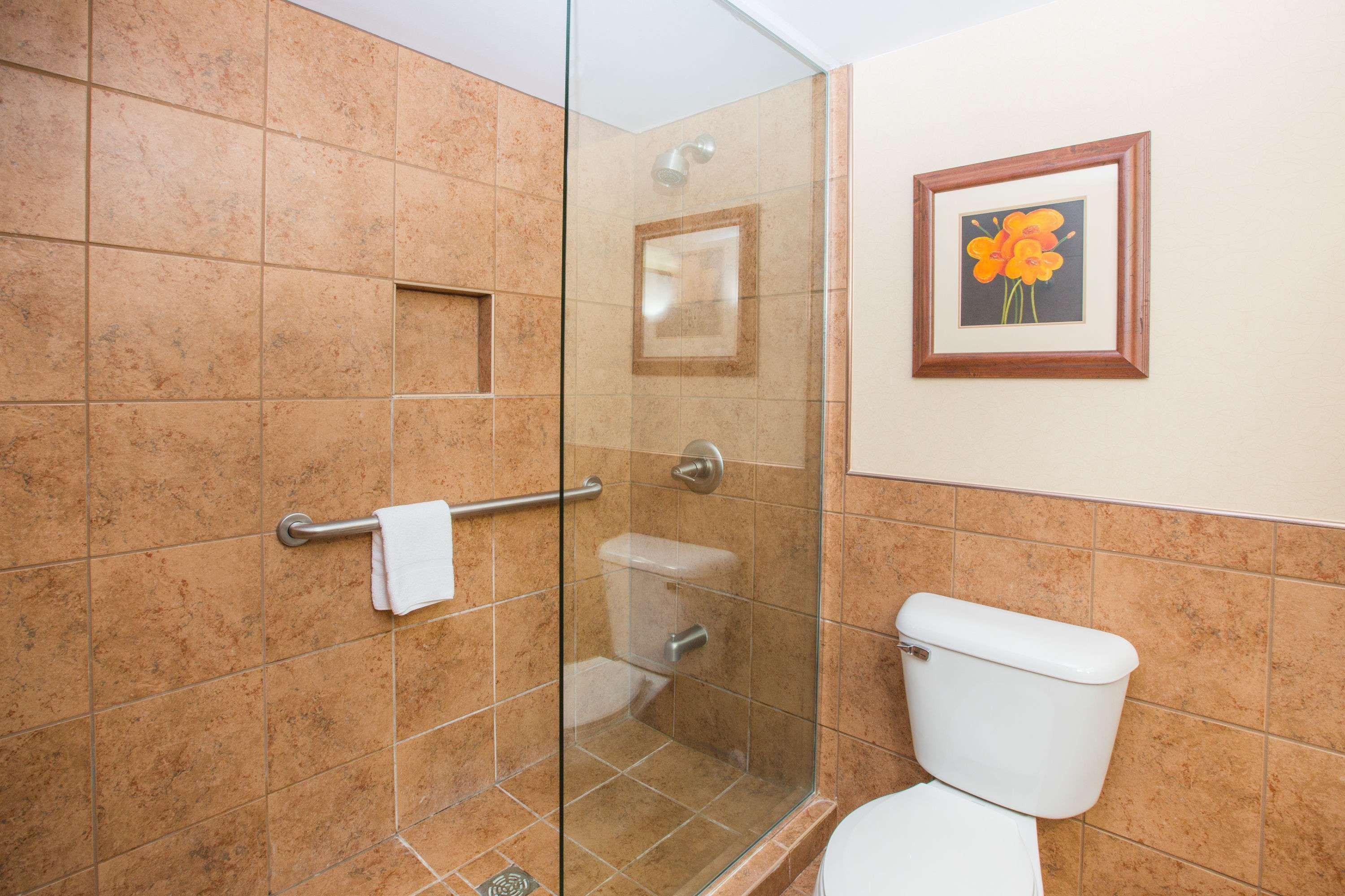 Ramada By Wyndham Des Moines Tropics Resort & Conference Ctr Urbandale Exterior photo