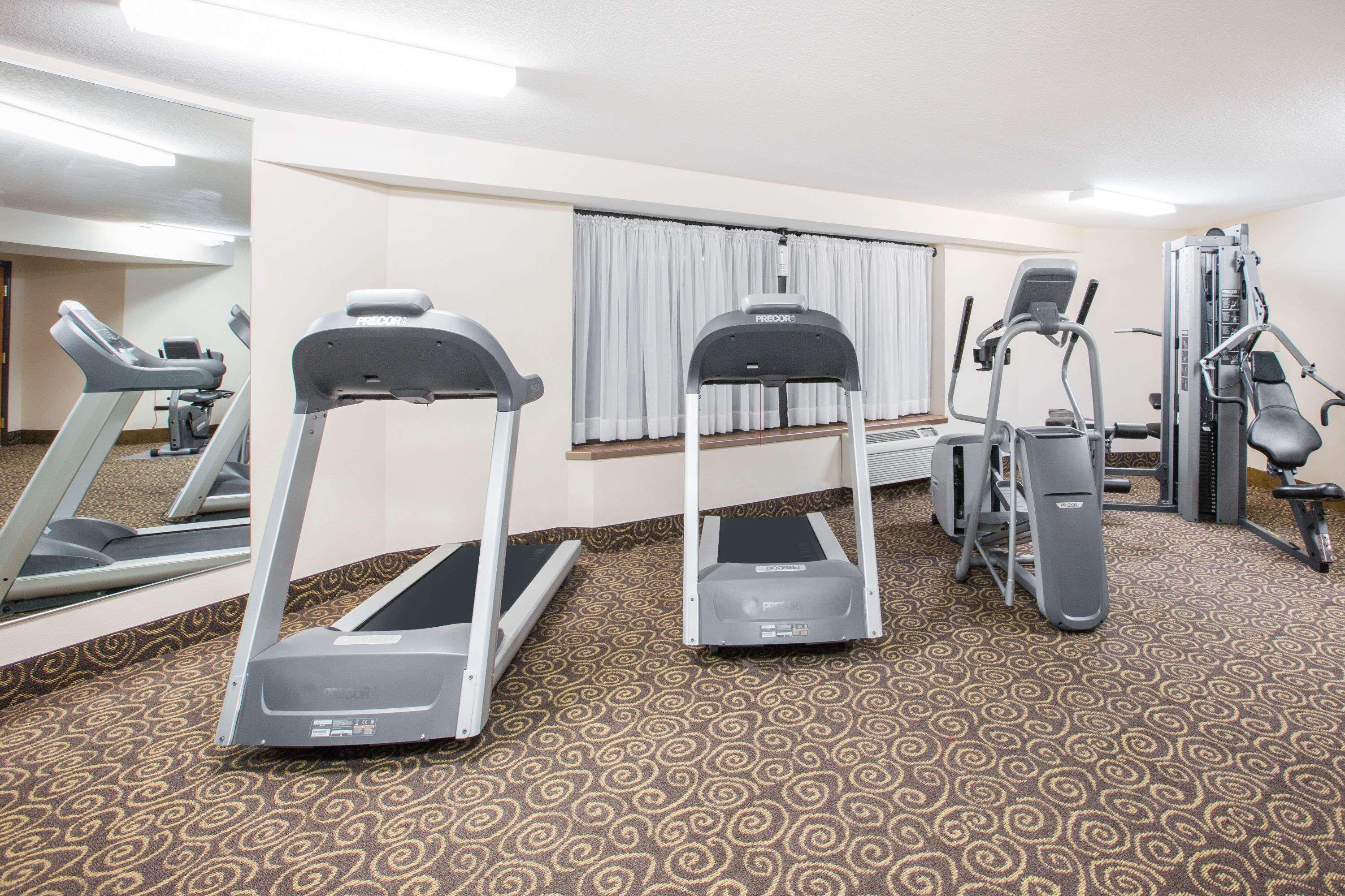 Ramada By Wyndham Des Moines Tropics Resort & Conference Ctr Urbandale Exterior photo