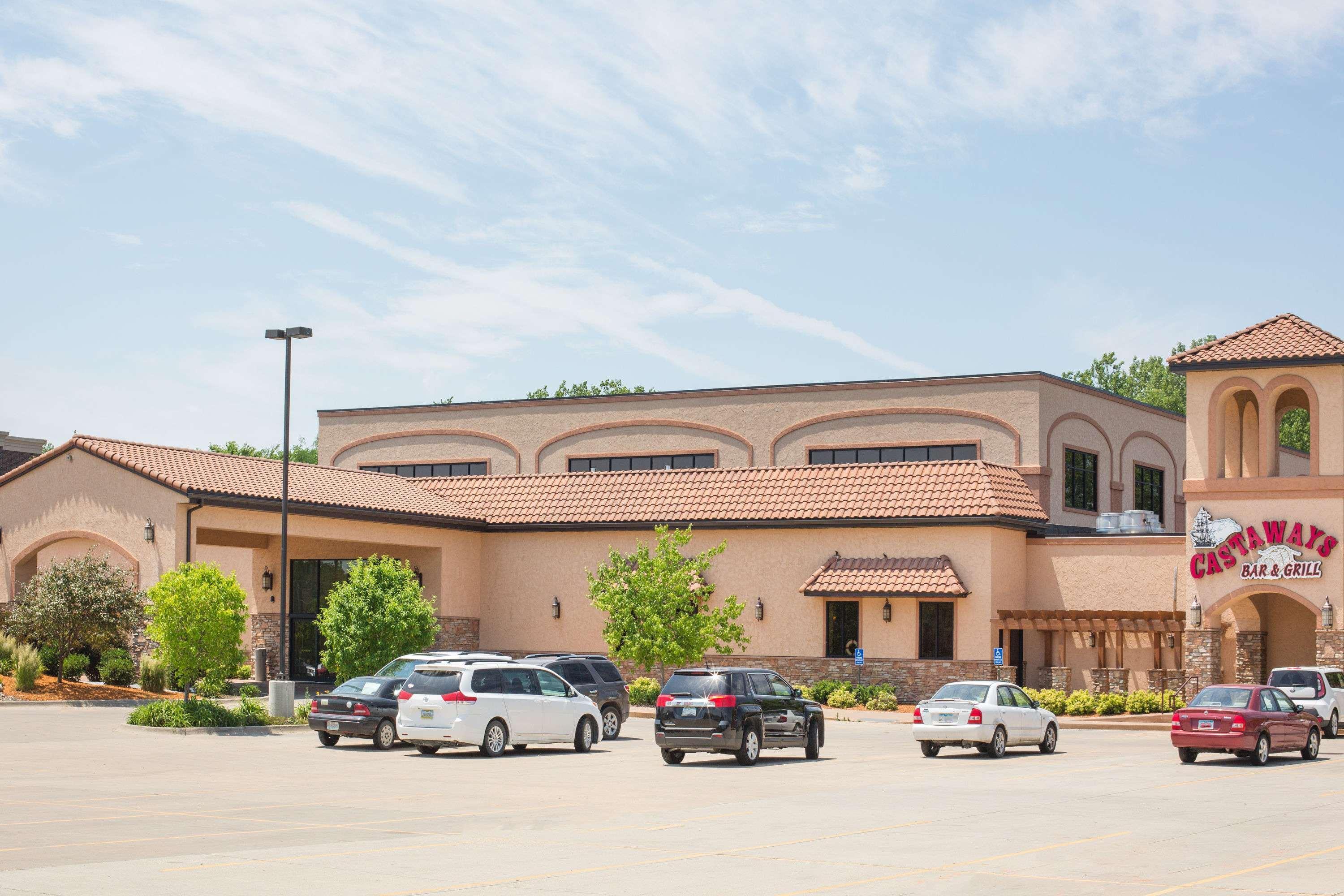 Ramada By Wyndham Des Moines Tropics Resort & Conference Ctr Urbandale Exterior photo