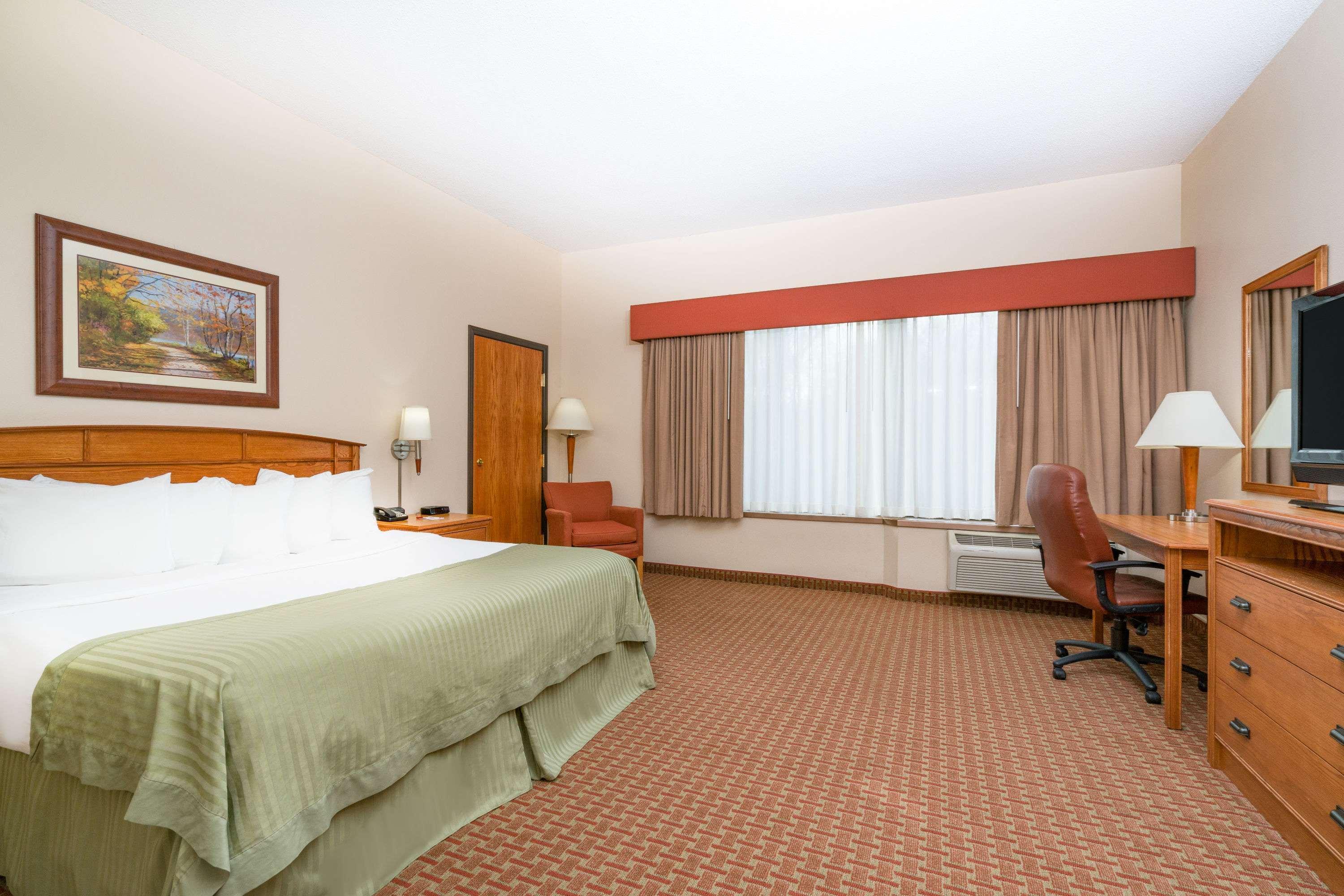Ramada By Wyndham Des Moines Tropics Resort & Conference Ctr Urbandale Exterior photo